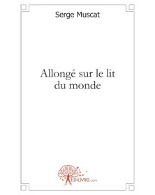 Allongé sur le lit du monde