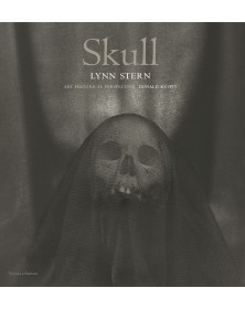 Lynn Stern Skull /anglais